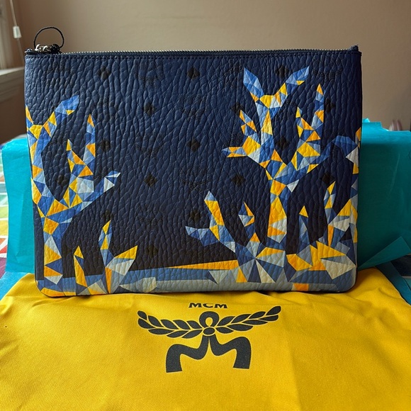 🪸  MCM AREN CROSSBODY POUCH IN CUBIC CORAL VISETOS 🪸 NWT 🪸 - Picture 3 of 16